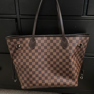 Louis Vuitton MM Neverfull